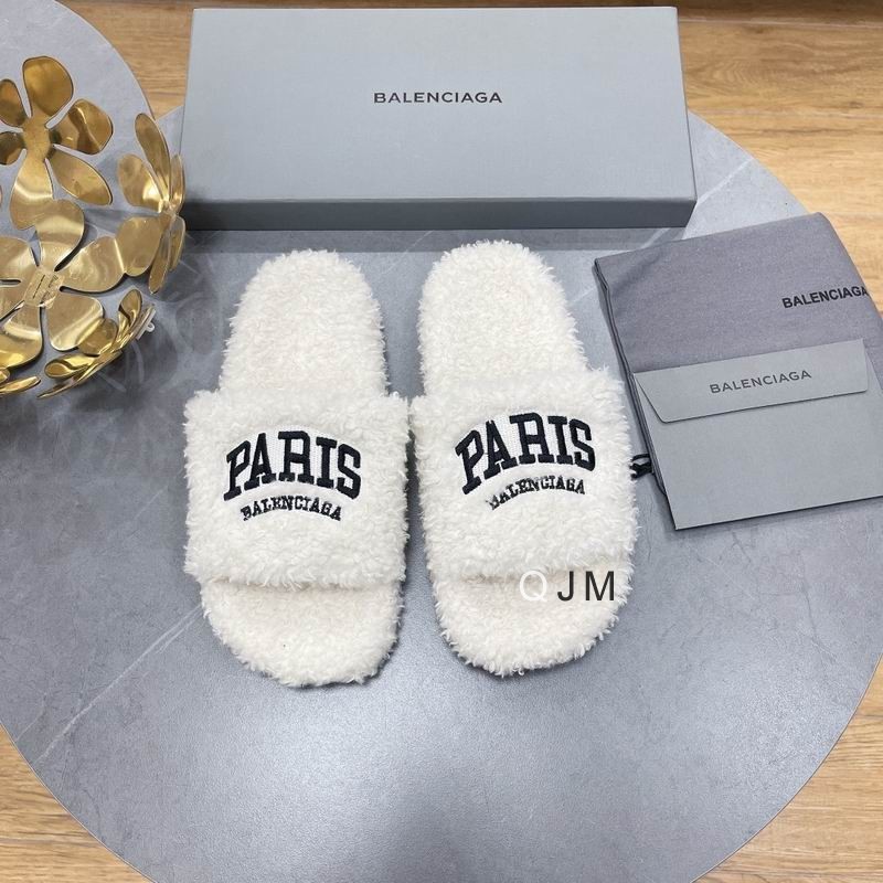 Balenciaga Men's Slippers 34